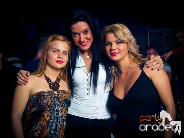 Petrecerea continuă în Club Life,