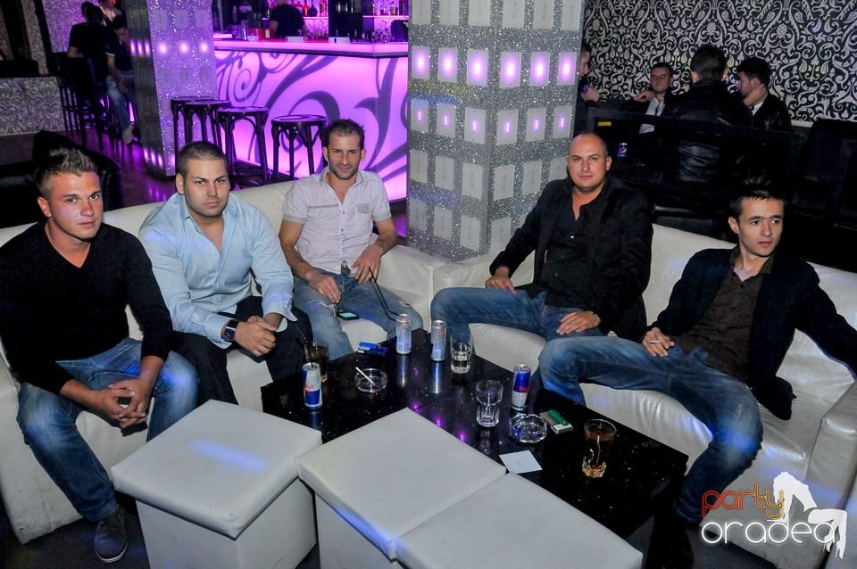 Petrecerea continuă în Club Life, 