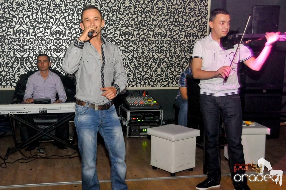 Petrecerea continuă în Club Life, 