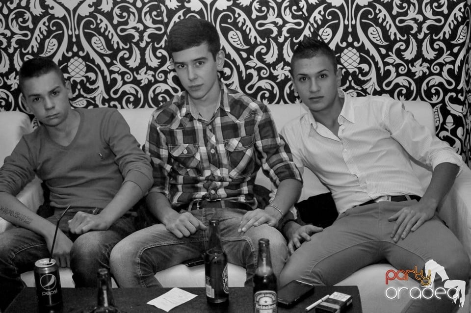 Petrecerea continuă în Club Life, 