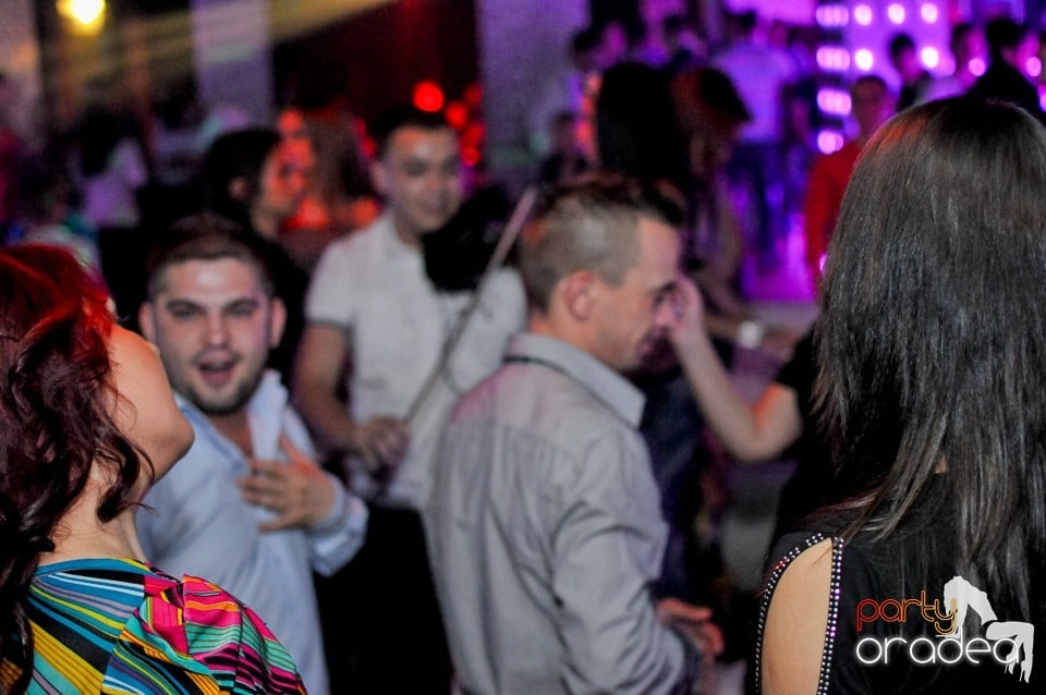 Petrecerea continuă în Club Life, 