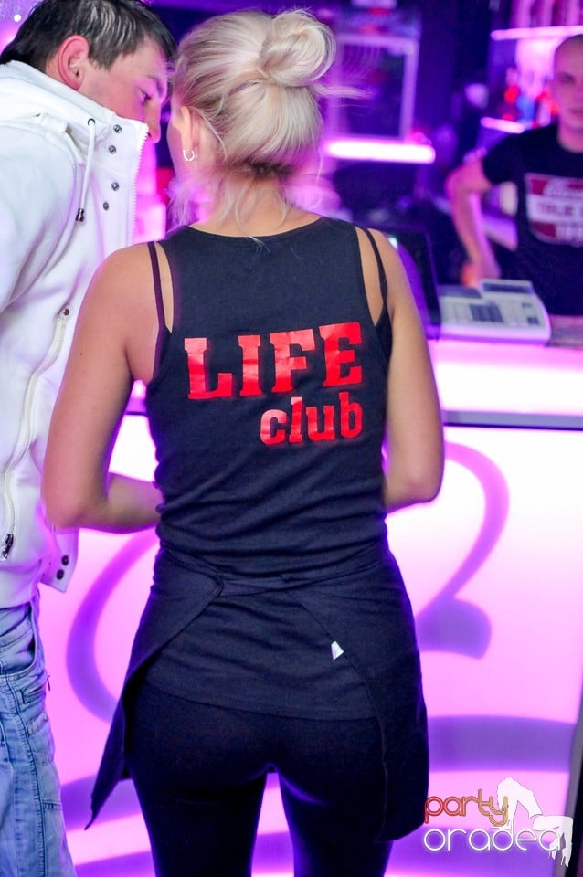 Petrecerea continuă în Club Life, 