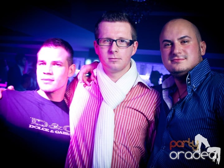 Petrecerea continuă în Club Life,