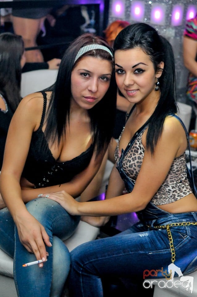 Petrecerea continuă în Club Life, 