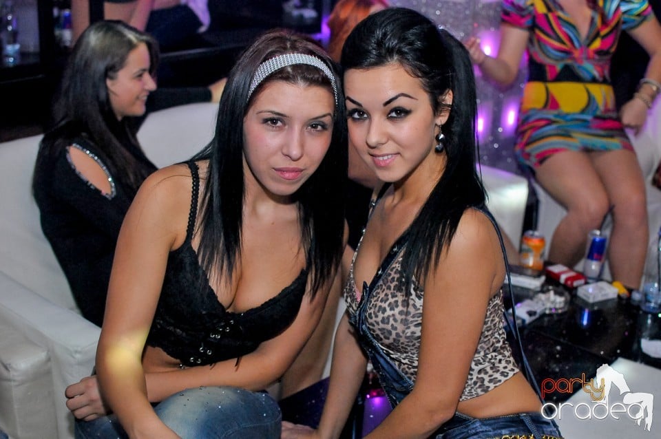 Petrecerea continuă în Club Life, 