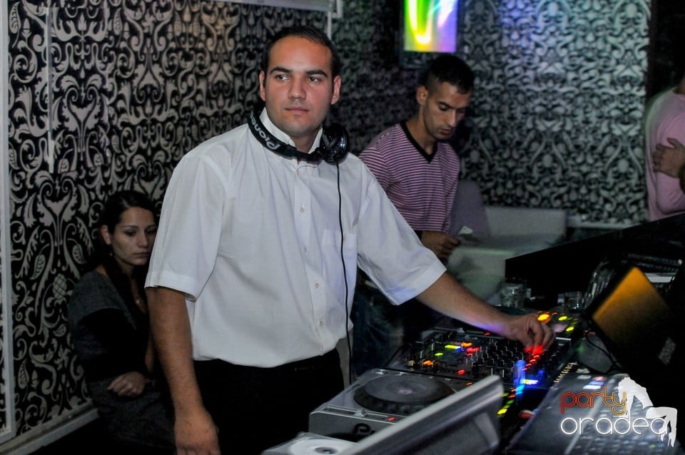 Petrecerea continuă în Club Life, 