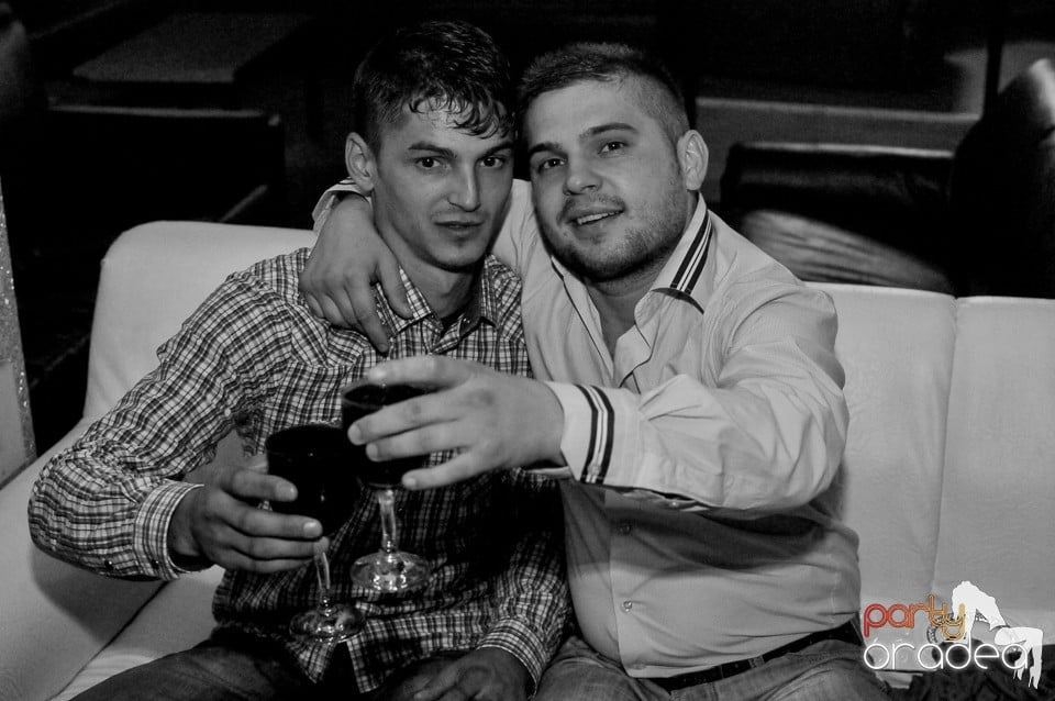 Petrecerea continuă în Club Life, 