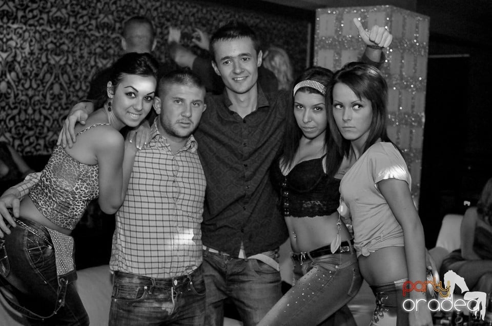 Petrecerea continuă în Club Life, 