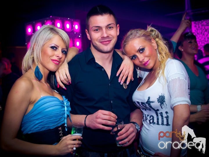 Petrecerea continuă în Club Life,