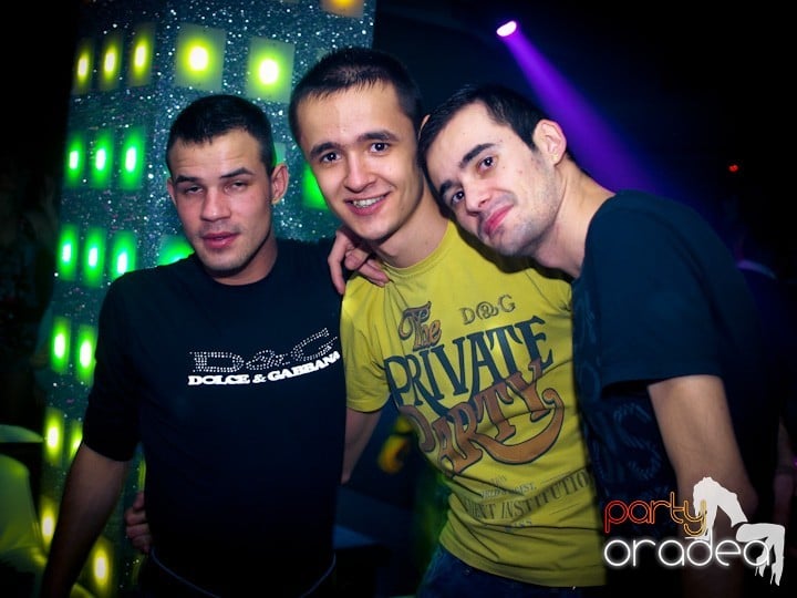 Petrecerea continuă în Club Life,