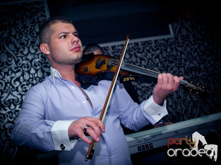 Petrecerea continuă în Club Life,