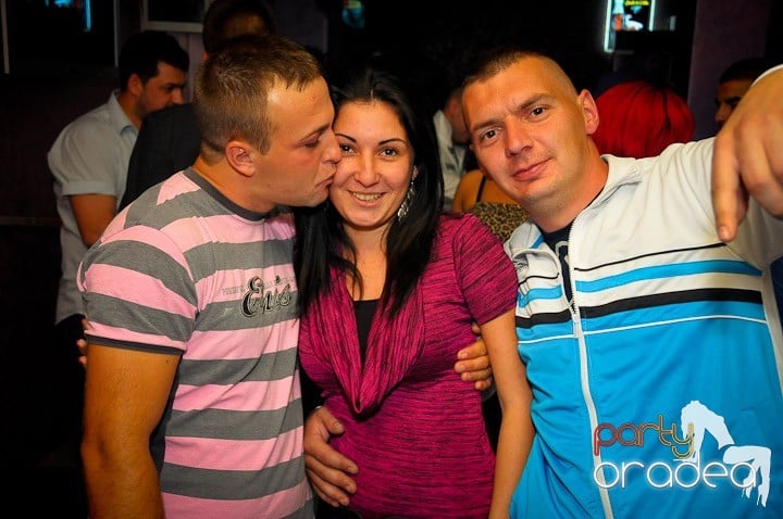 Petrecerea continuă în Club Rio, 