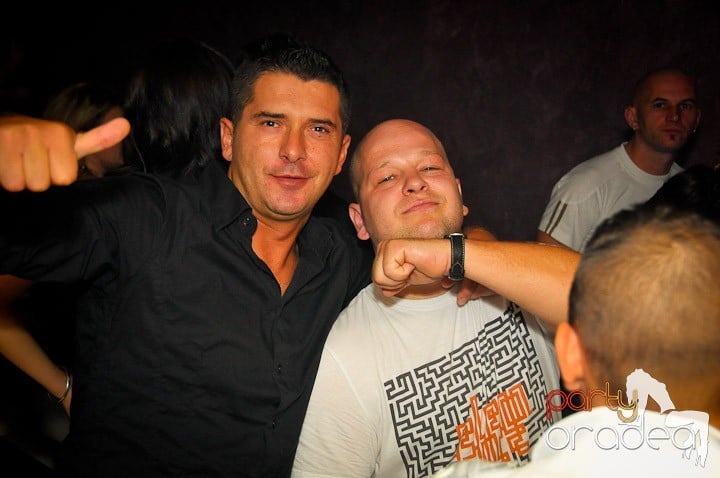 Petrecerea continuă în Club Rio, 