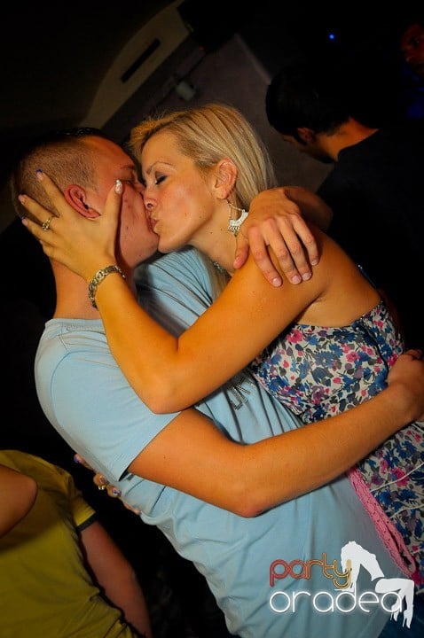 Petrecerea continuă în Club Rio, 