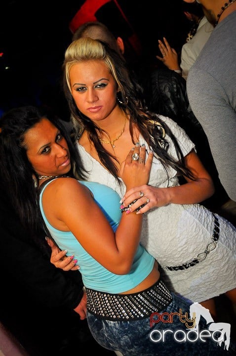 Petrecerea continuă în Club Rio, 