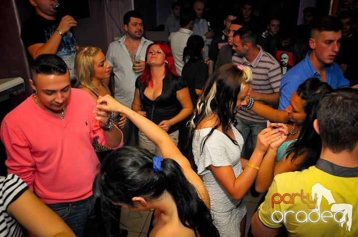 Petrecerea continuă în Club Rio, 