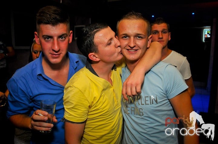 Petrecerea continuă în Club Rio, 