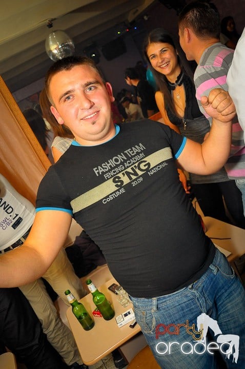 Petrecerea continuă în Club Rio, 