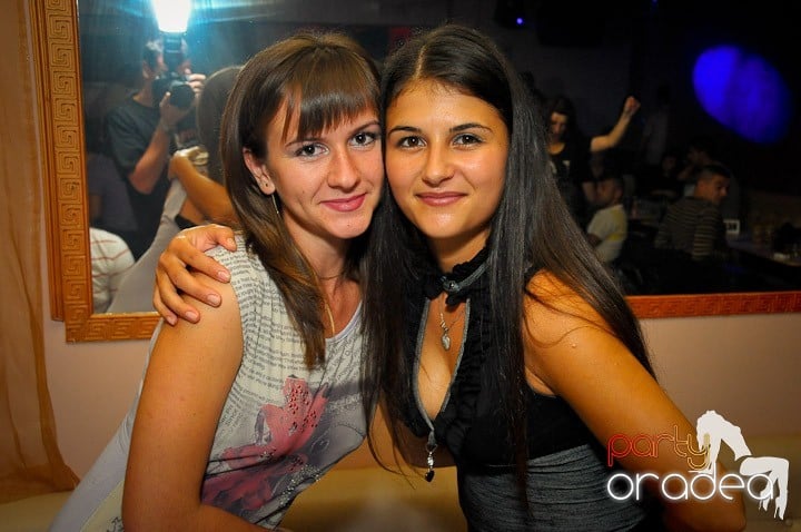 Petrecerea continuă în Club Rio, 