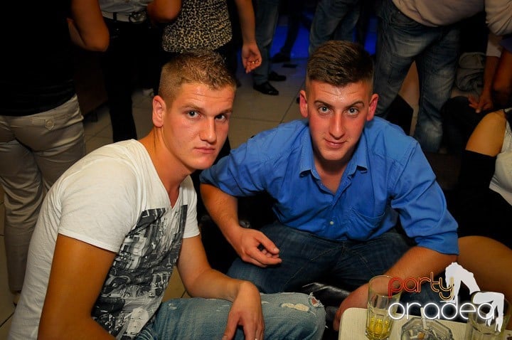 Petrecerea continuă în Club Rio, 