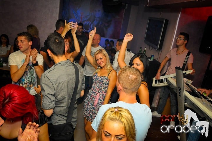 Petrecerea continuă în Club Rio, 