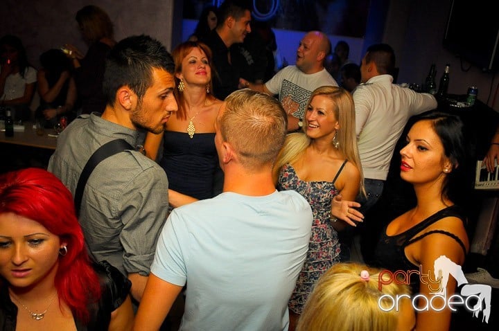 Petrecerea continuă în Club Rio, 