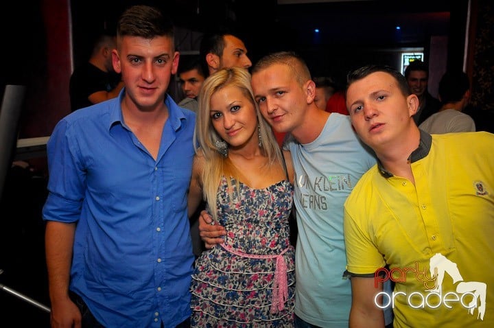 Petrecerea continuă în Club Rio, 