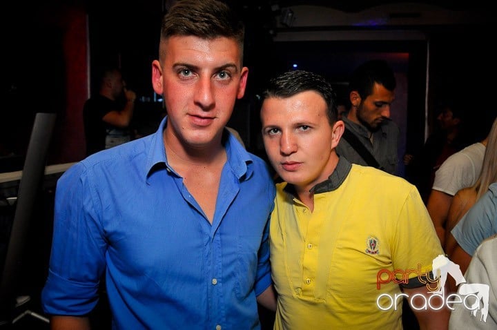 Petrecerea continuă în Club Rio, 