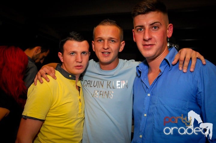 Petrecerea continuă în Club Rio, 