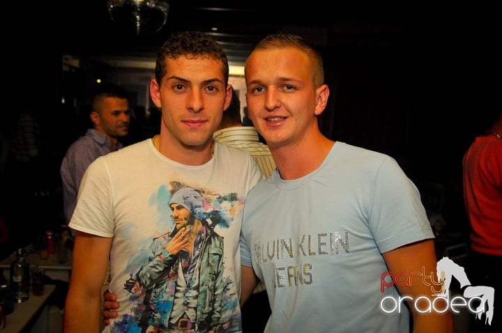 Petrecerea continuă în Club Rio, 