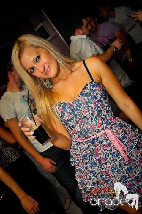 Petrecerea continuă în Club Rio, 