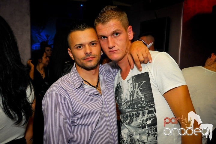 Petrecerea continuă în Club Rio, 