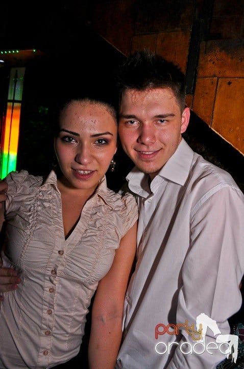 Petrecerea continuă în Downtown şi sâmbătă, 