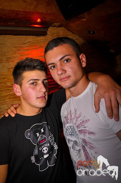 Petrecerea continuă în Downtown, 