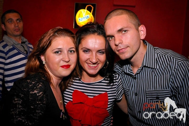 Petrecerea continuă în Downtown, 