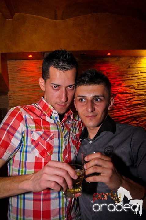 Petrecerea continuă în Downtown, 