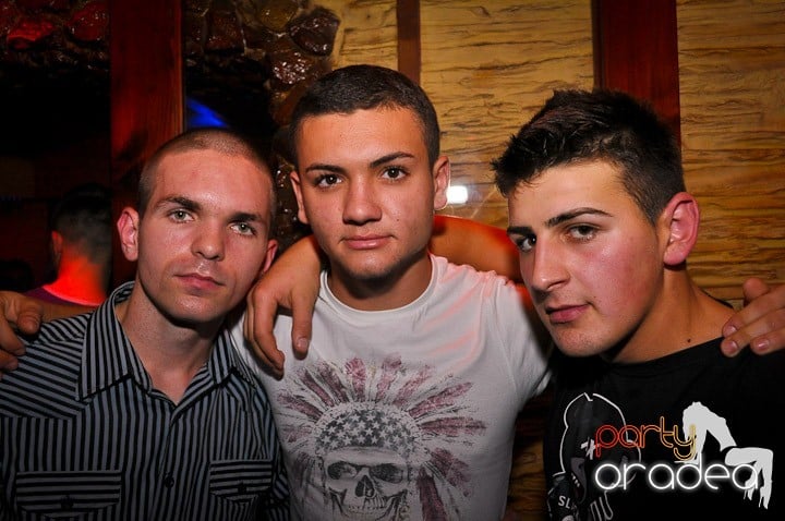 Petrecerea continuă în Downtown, 