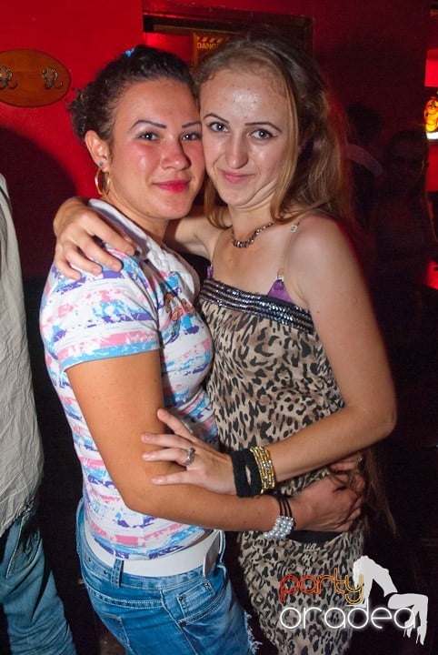 Petrecerea continuă în Downtown, 