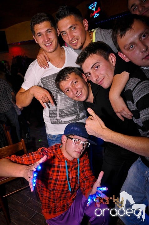 Petrecerea continuă în Downtown, 