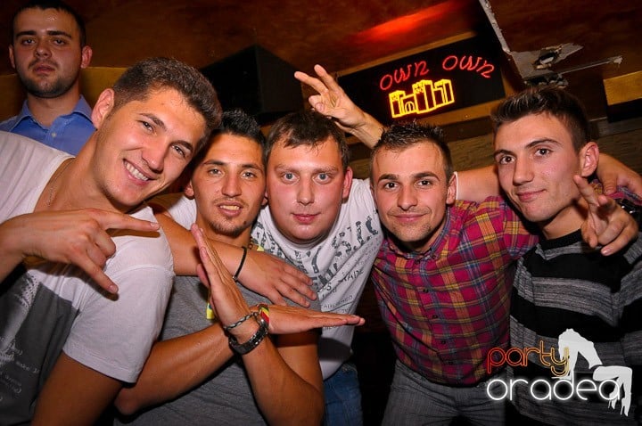 Petrecerea continuă în Downtown, 