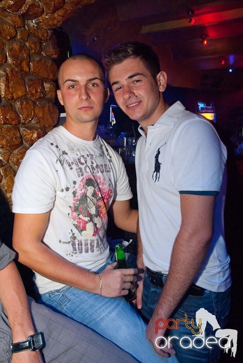 Petrecerea continuă în Downtown, 