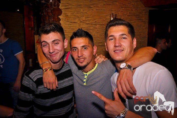 Petrecerea continuă în Downtown, 