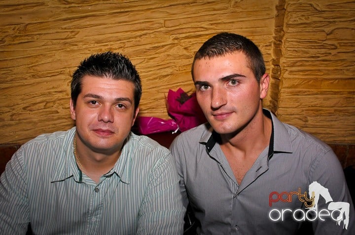 Petrecerea continuă în Downtown, 