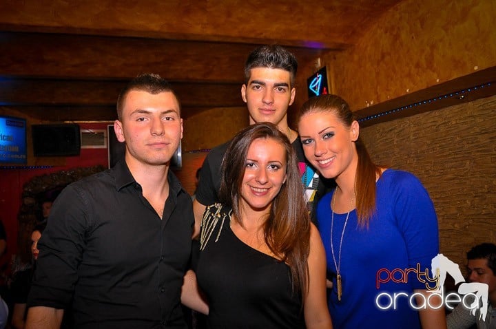 Petrecerea continuă în Downtown, 