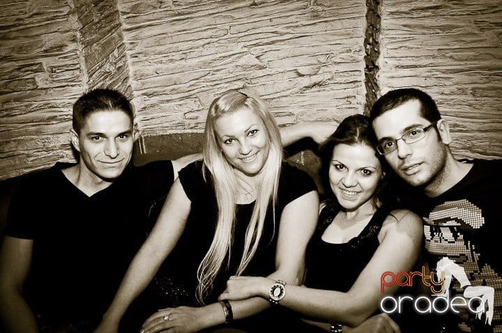 Petrecerea continuă în Downtown, 