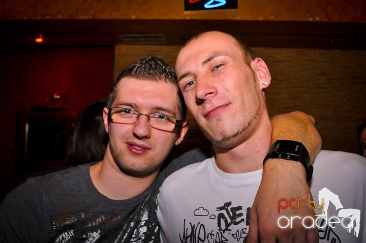 Petrecerea continuă în Downtown, 