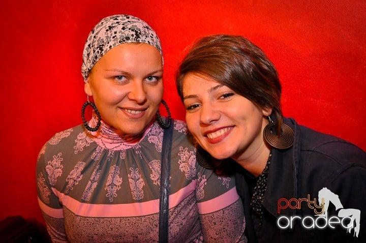 Petrecerea continuă în Downtown, 