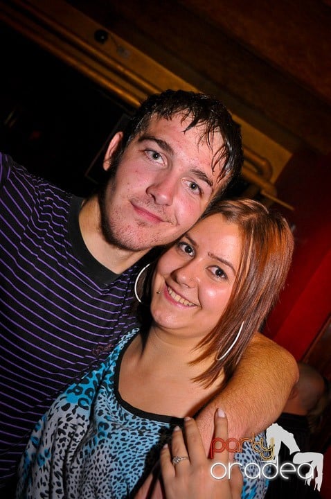 Petrecerea continuă în Downtown, 