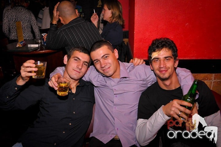 Petrecerea continuă în Downtown, 