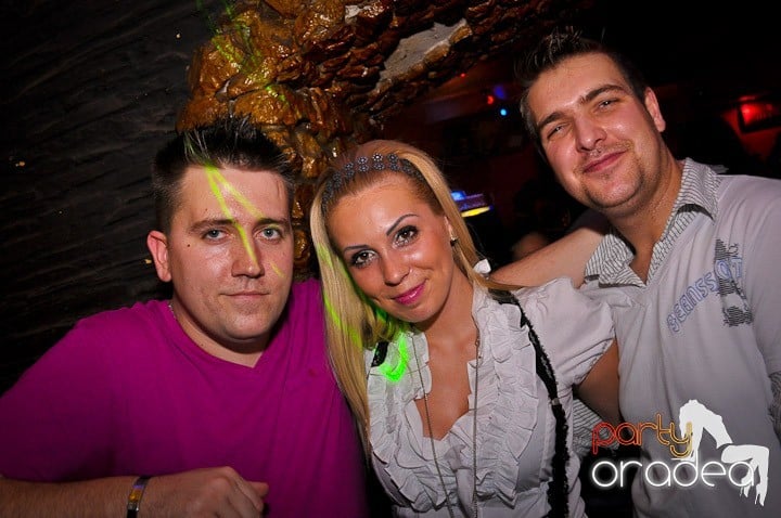 Petrecerea continuă în Downtown, 